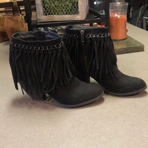 Black shade fringe booties